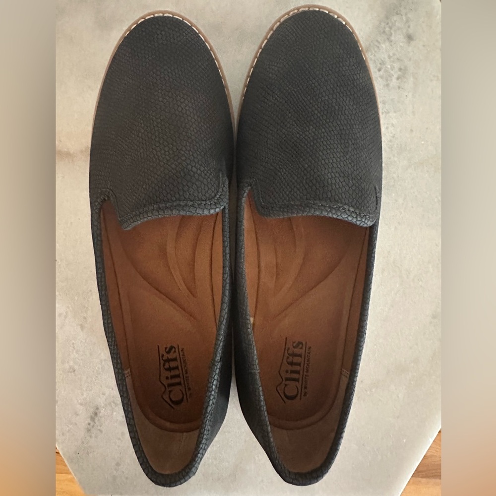 Cliffs by White Mountain Black Textured Loafers